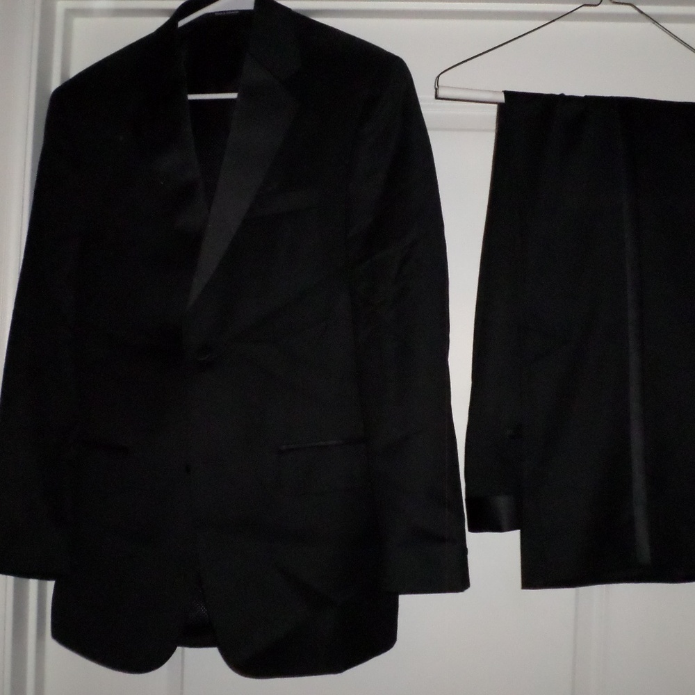 Pronto Uomo Suit